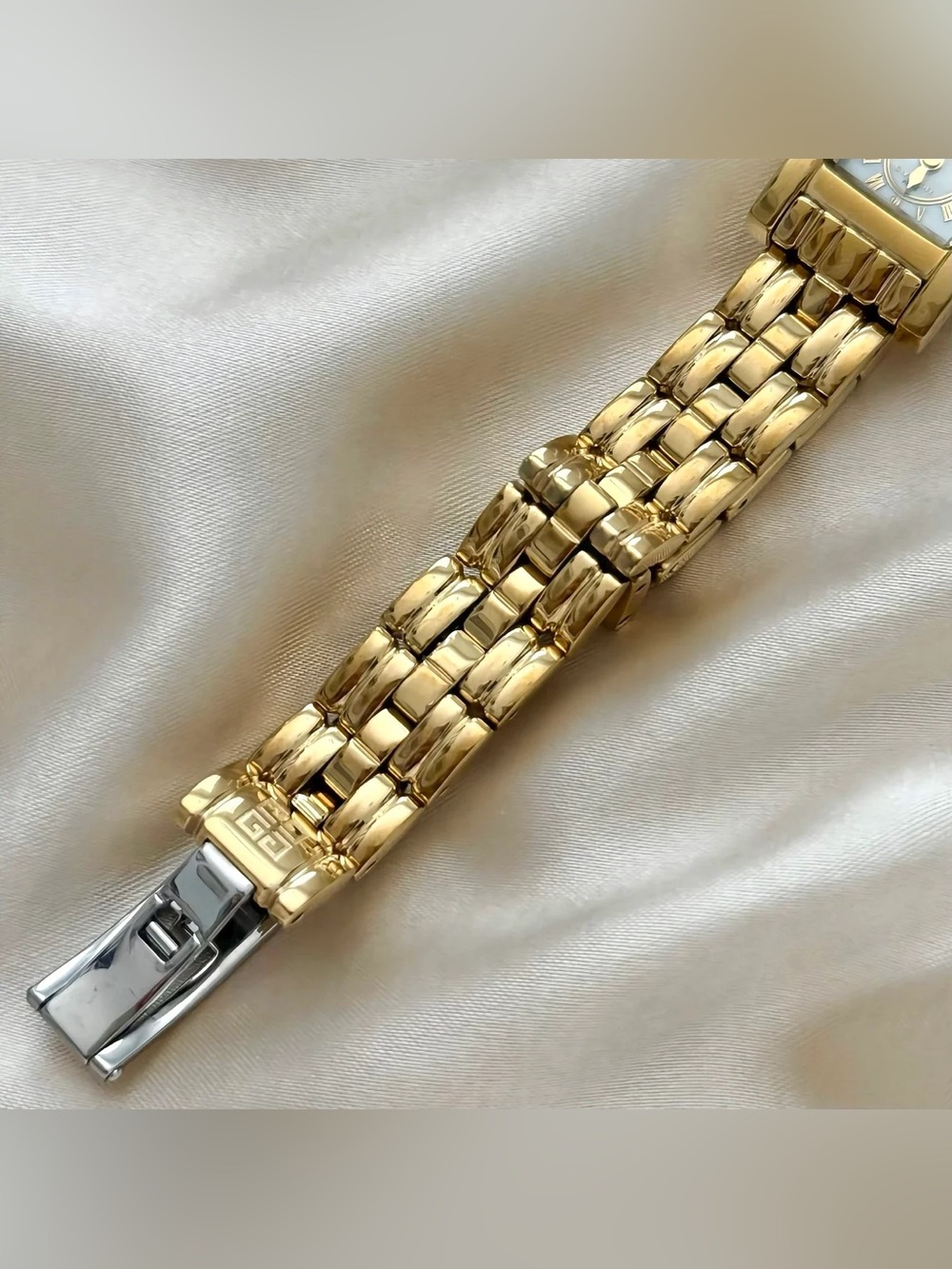 AUTHENTIC RARE VINTAGE GIVENCHY MOTHER-OF-PEARL DAINTY WATCH - Picture 8 of 10